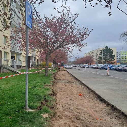 Chodník v Lukách49626773876-n904368